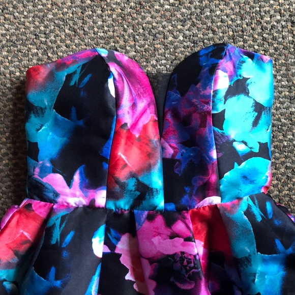 Strapless dress size 4 - Picture 2 of 3